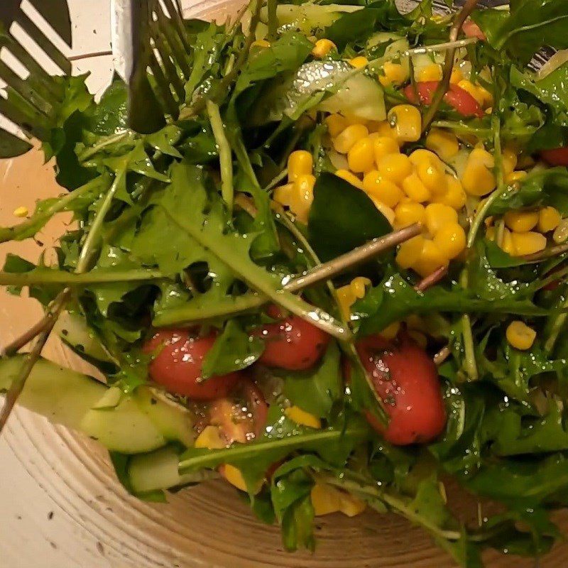 Step 3 Mixing salad Dandelion salad