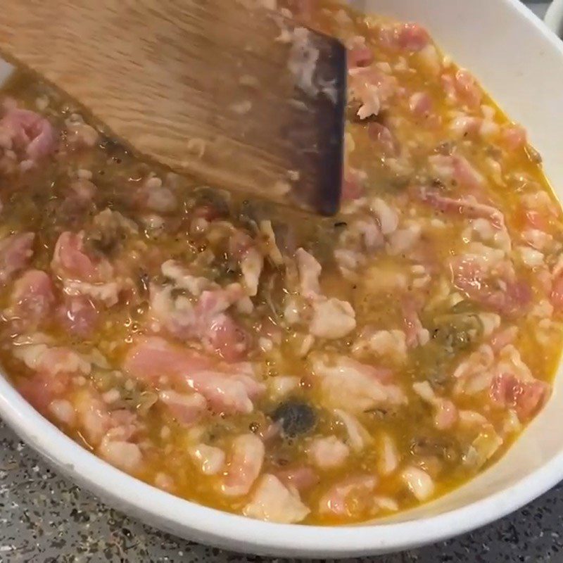 Step 2 Marinate the meat Dried fish steamed with minced meat and eggs