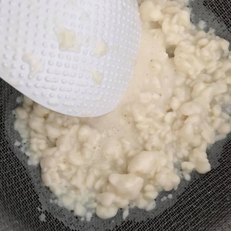 Step 2 Mixing and steaming the dough for mochi with cocoa cream filling