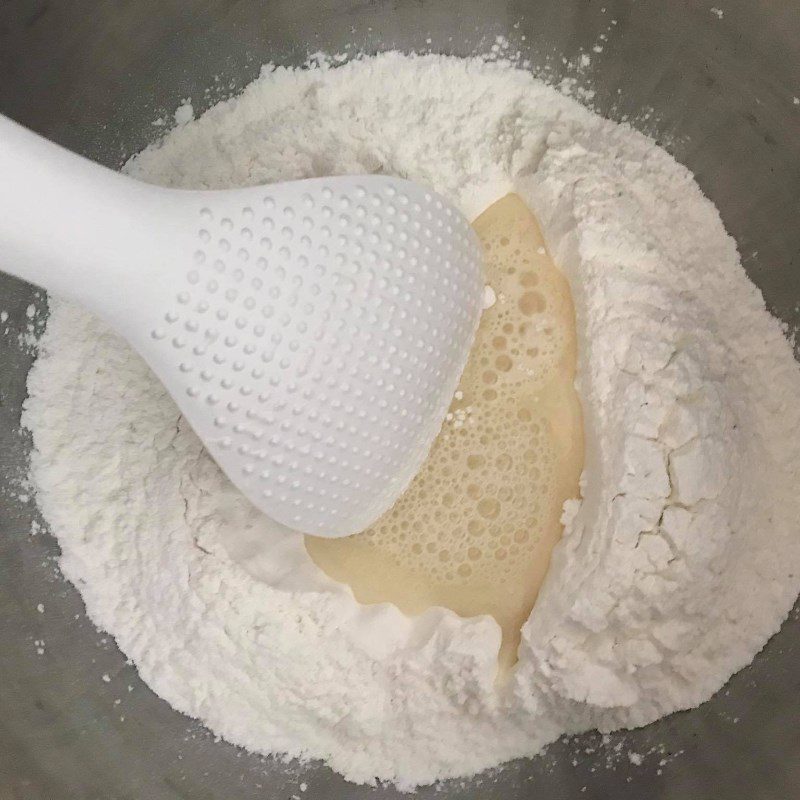 Step 2 Mixing and steaming the dough for mochi with cocoa cream filling