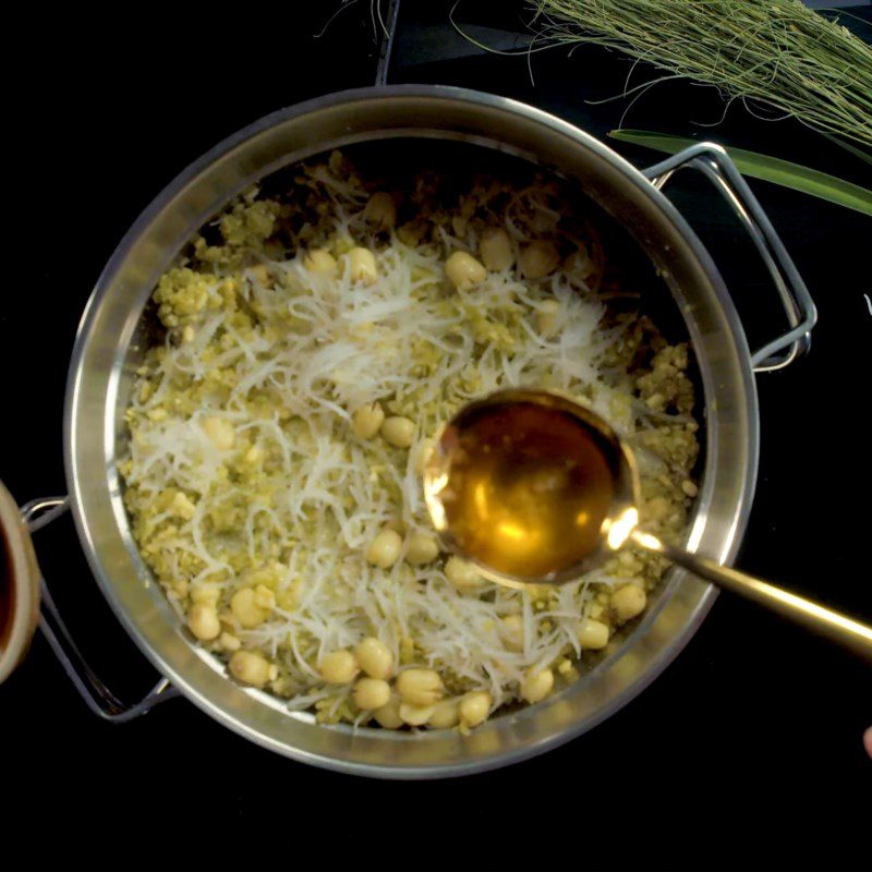 Step 5 Mixing and steaming sticky rice Sticky rice with lotus seeds and chicken fat