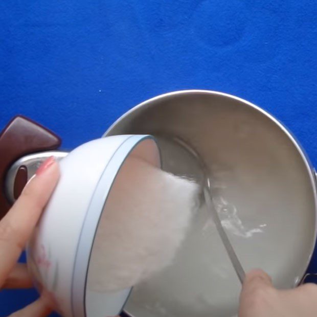 Step 1 Mix and cook the jelly powder mixture for Crystal Balls