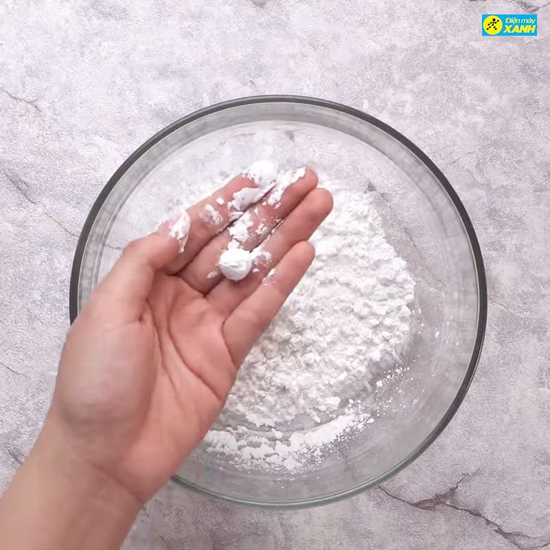 Step 1 Mixing and Kneading the Dough for Black Sugar Tapioca Pearls