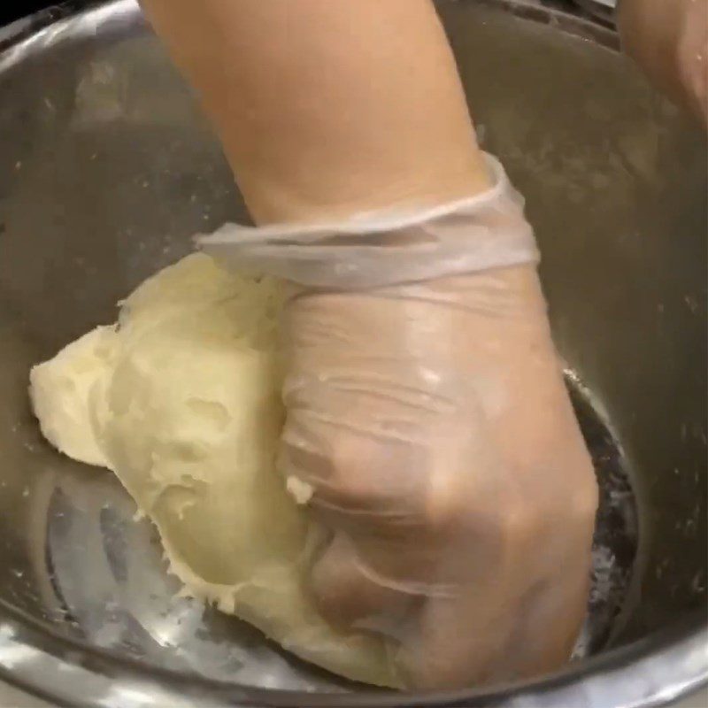 Step 1 Mix and knead the dough for salted egg durian cake