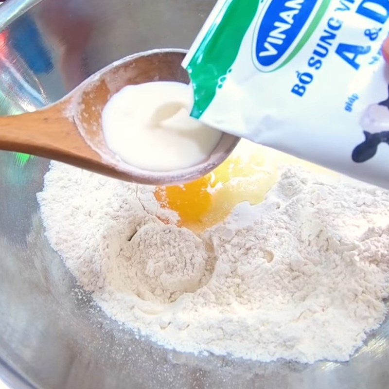 Step 1 Mixing and kneading the dough for Chocolate Cream-filled Bread