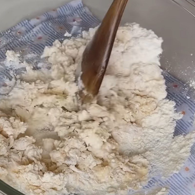 Step 1 Mixing and kneading the dough for the first time Mini Chrysanthemum Bread