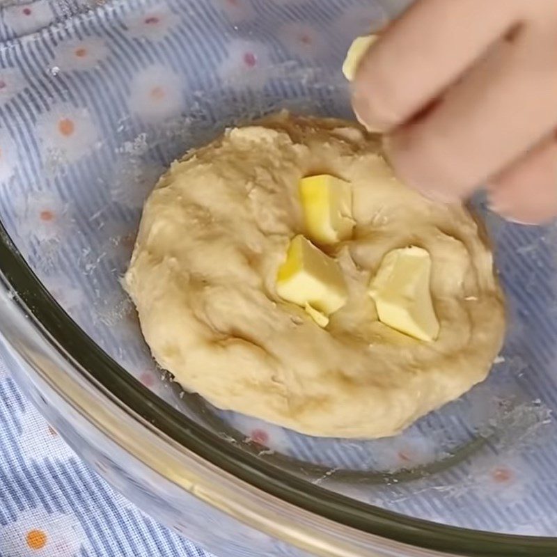 Step 1 Mixing and kneading the dough for the first time Mini Chrysanthemum Bread