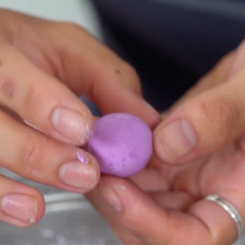 Step 3 Mix and shape the taro Che taro (purple yam) chewy