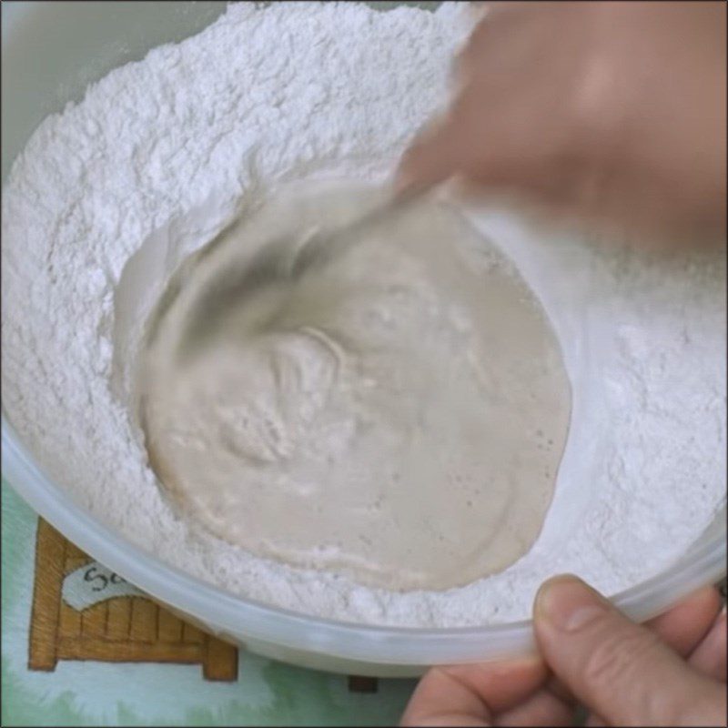 Step 2 Mix and knead the flour for almond-stuffed stollen cake