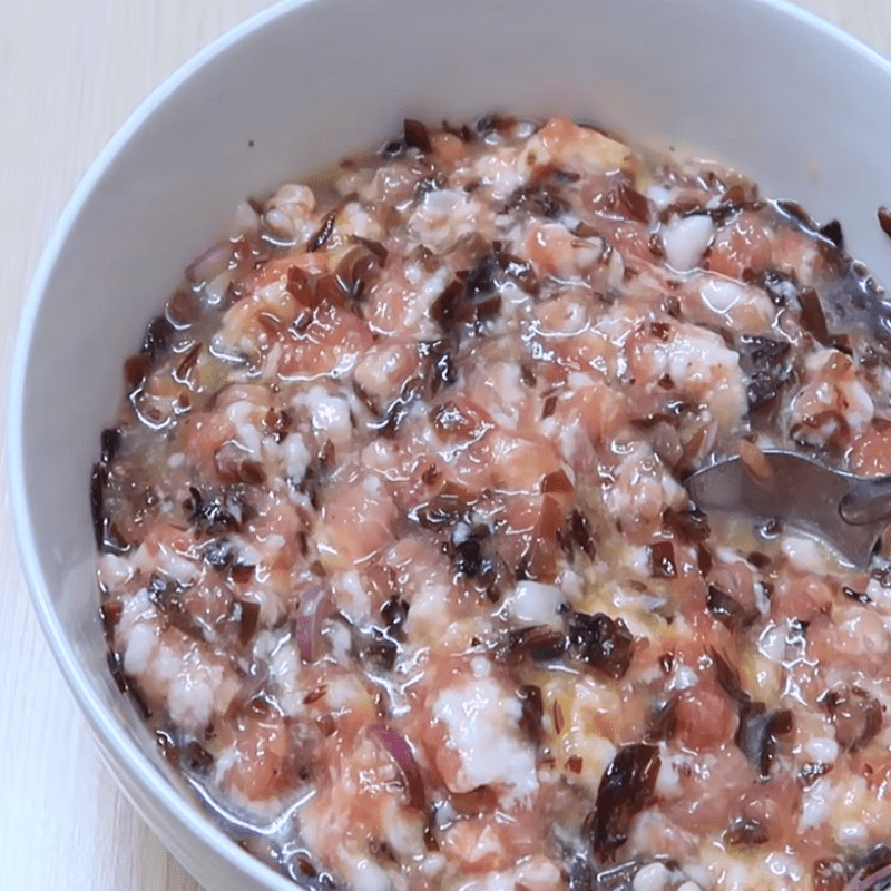 Step 3 Mixing and marinating the meat mixture Salted egg steamed meat