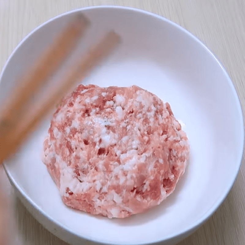 Step 3 Mixing and marinating the meat mixture Salted egg steamed meat