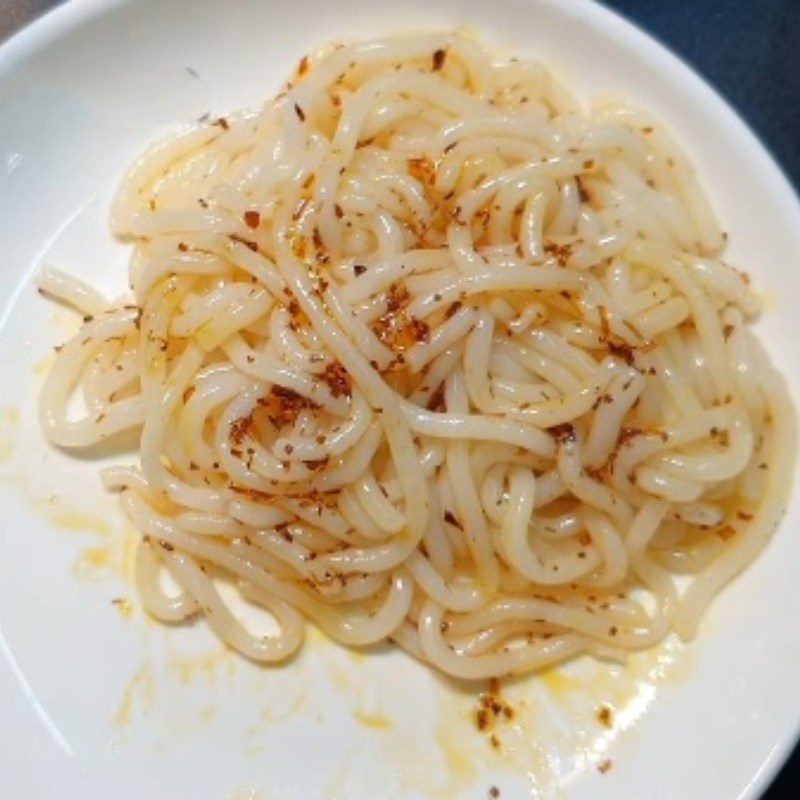 Step 4 Blanching rice noodles and finishing vegetarian satay rice noodle