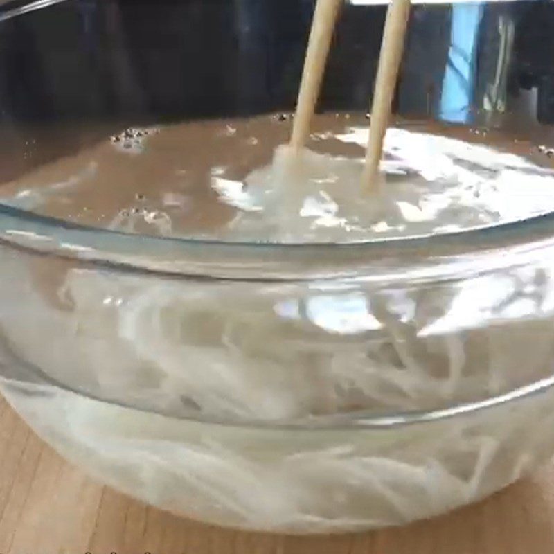 Step 2 Blanching noodles Beef stir-fried spring rolls