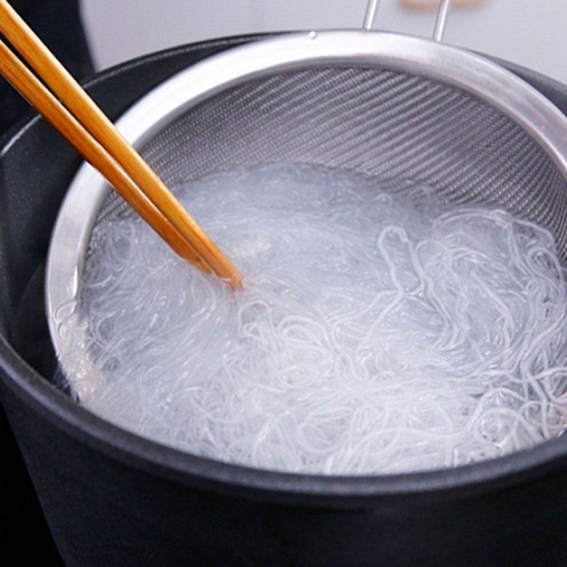 Step 4 Blanching the noodles Stir-fried noodles with five-spice pork