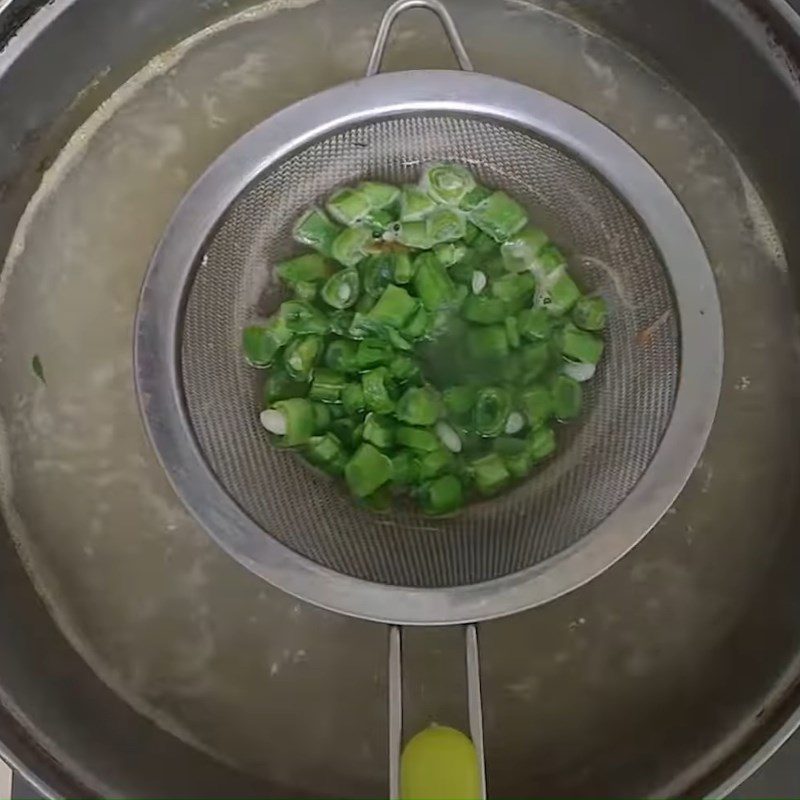 Step 2 Blanch the ingredients Brown rice noodle mix