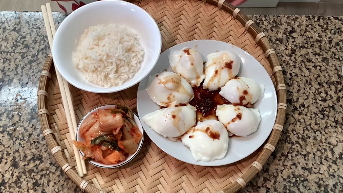 Soft-boiled eggs in boiling water