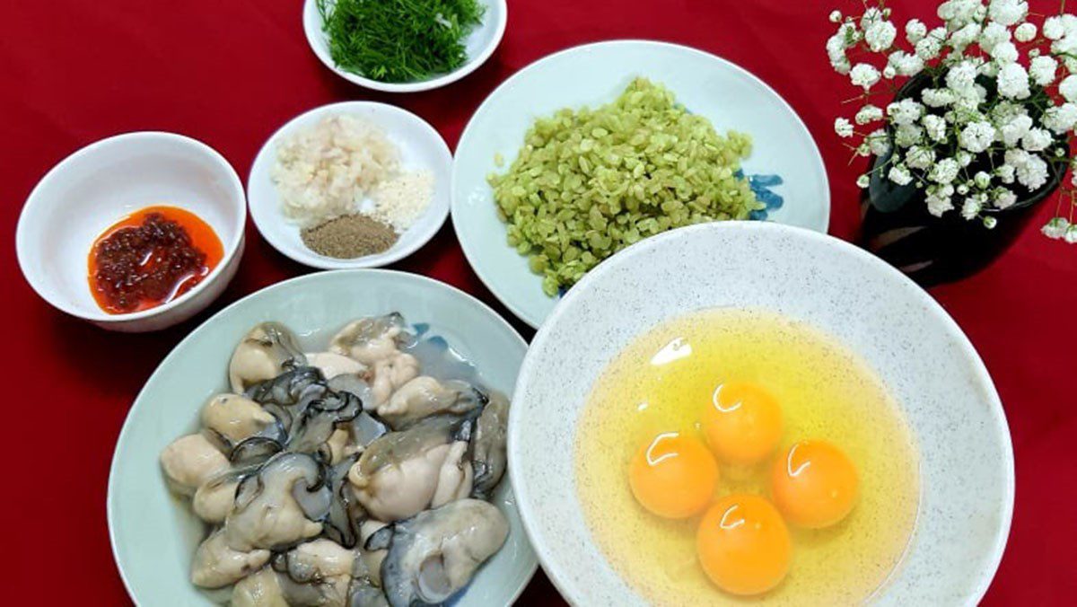 Ingredients for fried eggs with oysters