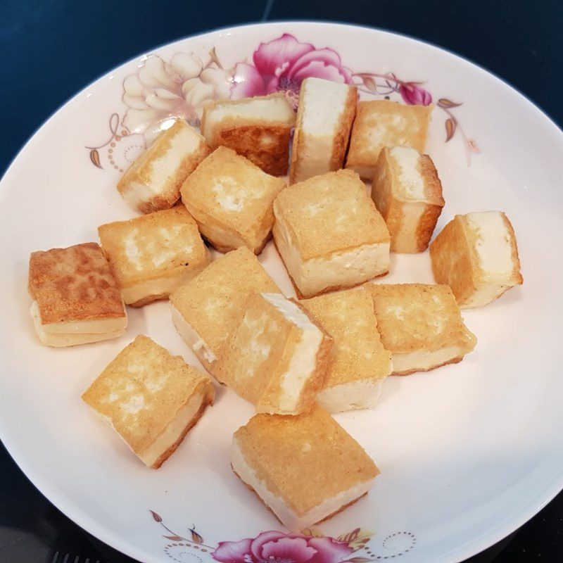 Step 2 Fry the tofu for Stir-fried Eggplant with Garlic, Chili, and Tofu