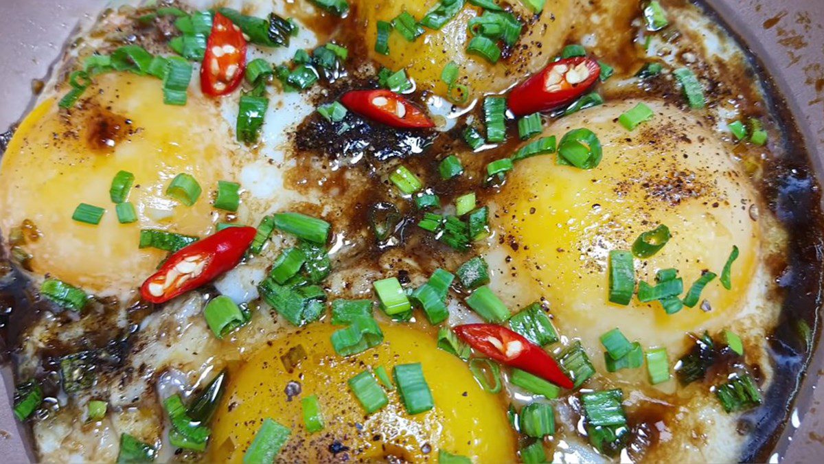 Fried Eggs with Soy Sauce