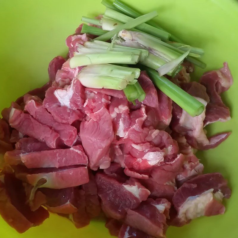 Step 1 Prepare the beef tendon Beef tendon with lemongrass