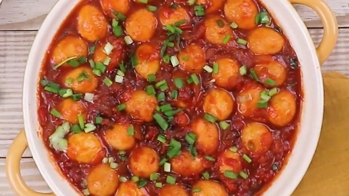 Quail Eggs in Tomato Sauce