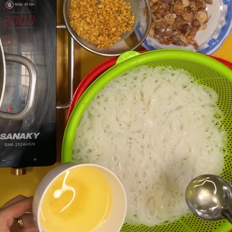 Step 5 Blanching the noodles Pork bone noodles