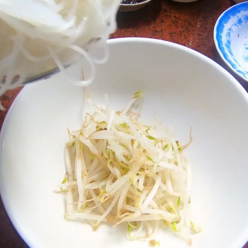 Step 6 Blanch the noodles and complete Beef noodle soup with beef balls