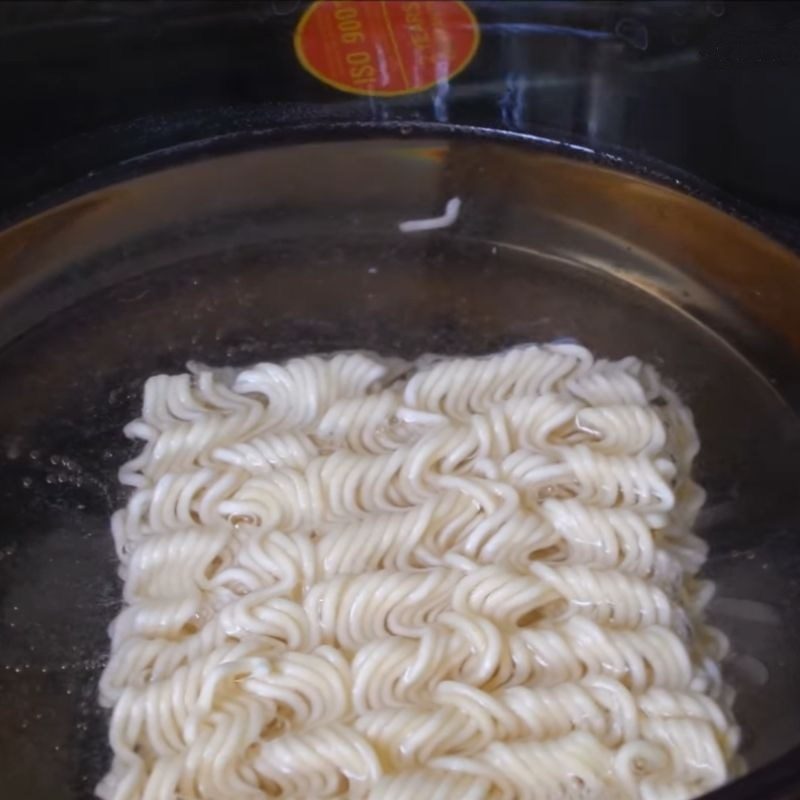 Step 3 Blanching Noodles Clam Noodles