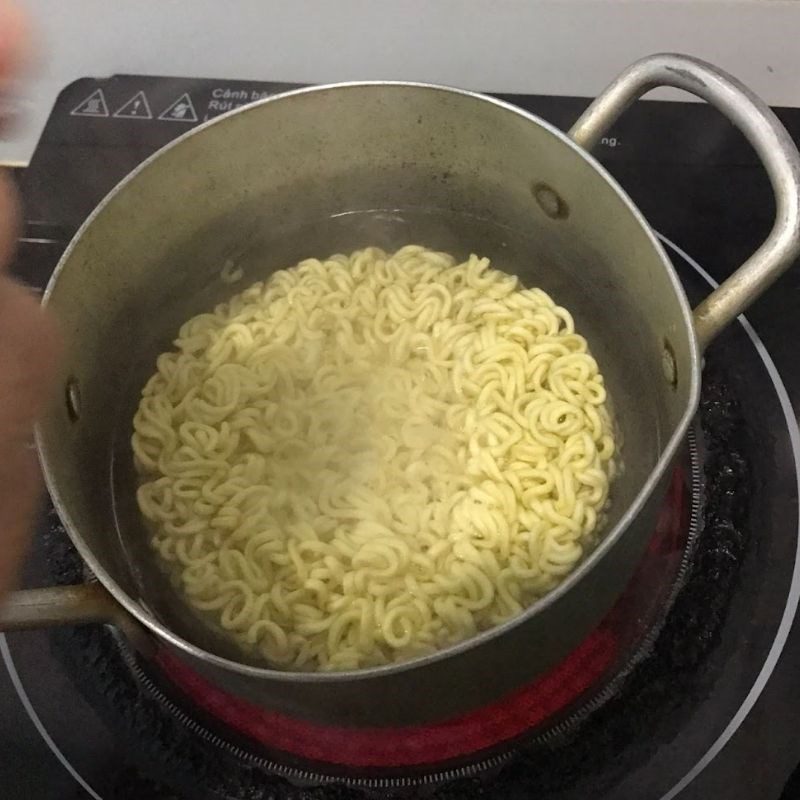 Step 3 Blanch the noodles for Spicy Fried Noodles