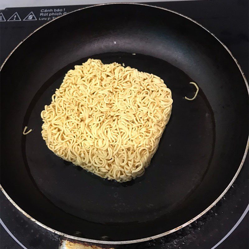 Step 1 Blanch the noodles Fried Egg Noodles