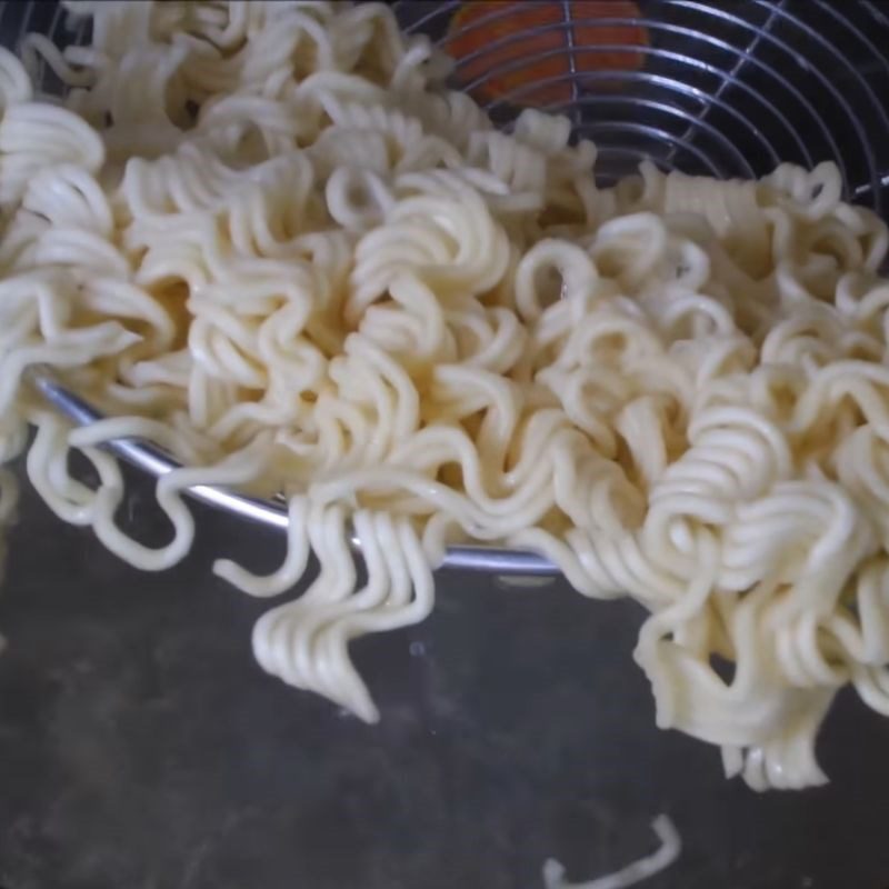 Step 3 Blanching Noodles Clam Noodles