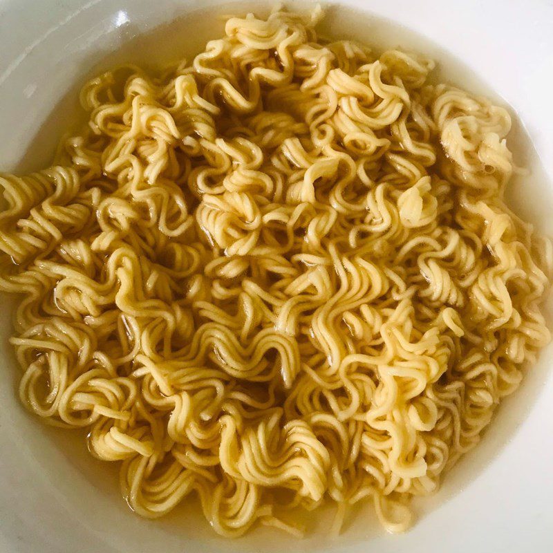 Step 3 Blanch the noodles Stir-fried minced meat noodles