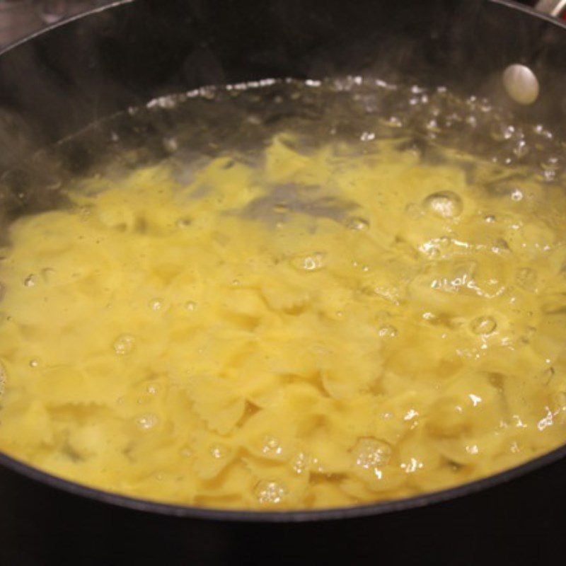 Step 4 Blanch the noodles Vegetarian noodles