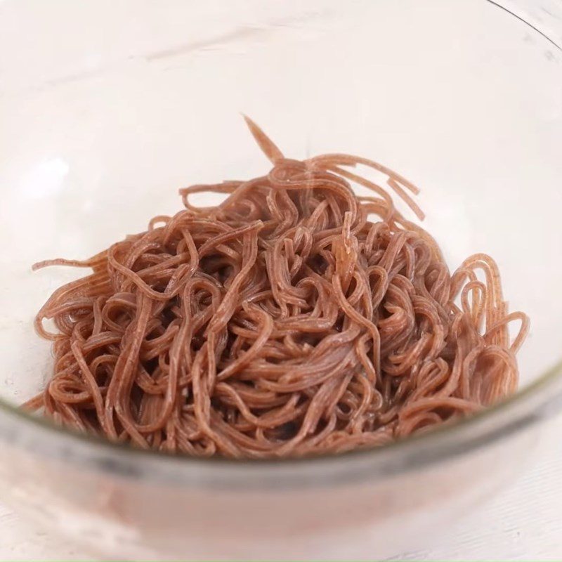 Step 4 Blanching rice noodle soup