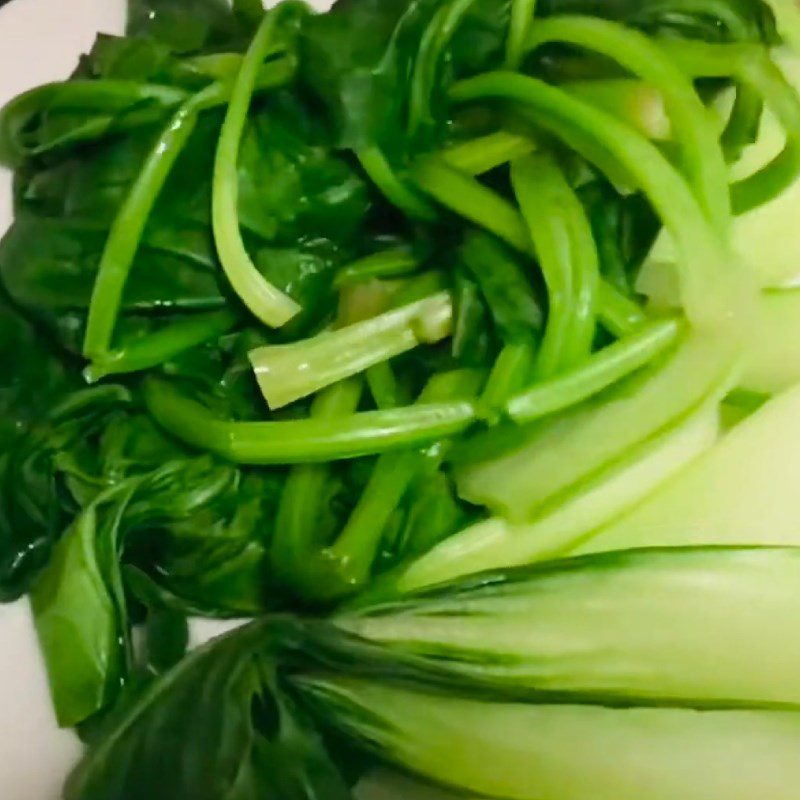 Step 3 Blanch the bok choy Seafood noodles