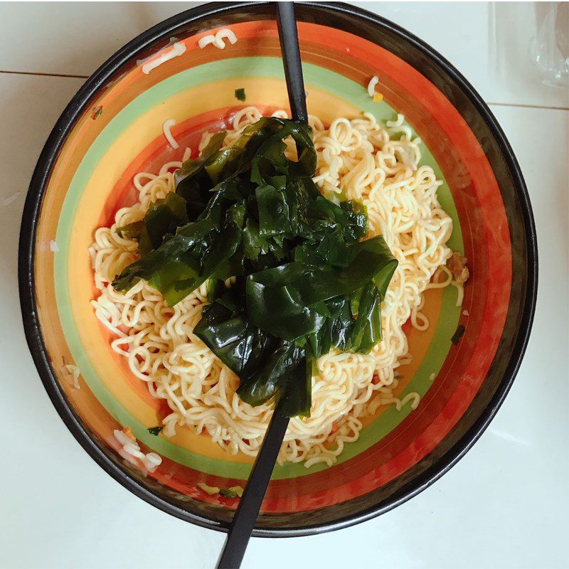 Step 2 Blanching and Marinating Noodles Stir-fried Noodles with Seaweed