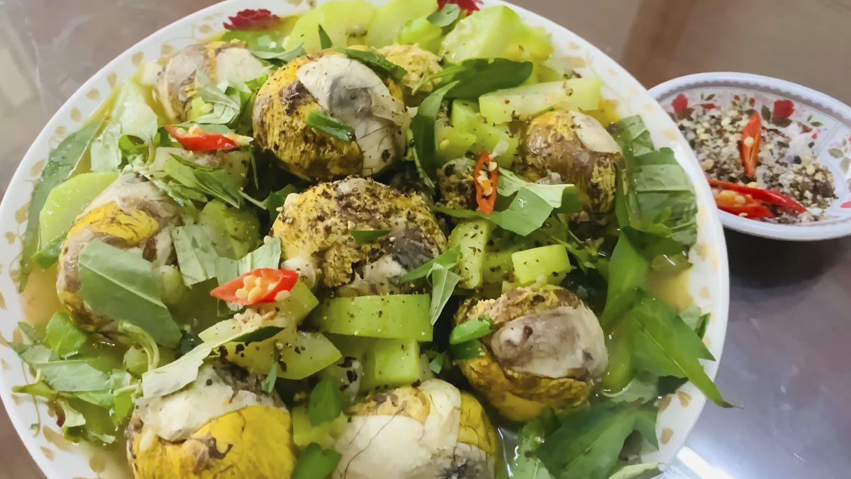 Boiled duck eggs with gourd and water morning glory