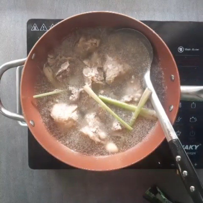 Step 2 Blanch the bones for sour bamboo shoot beef soup