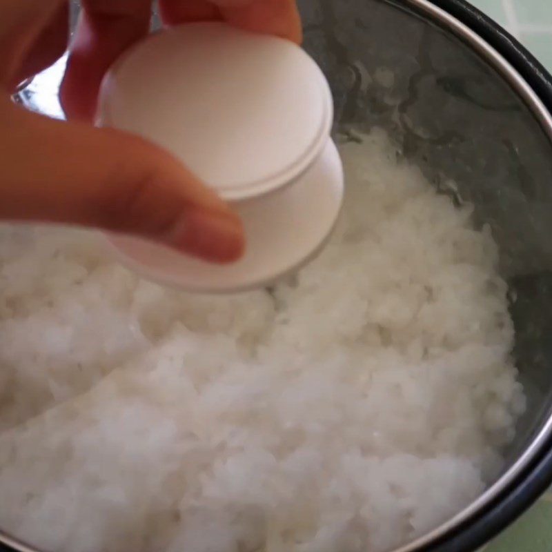 Step 3 Steaming rice Cooking rice with a mini hot pot