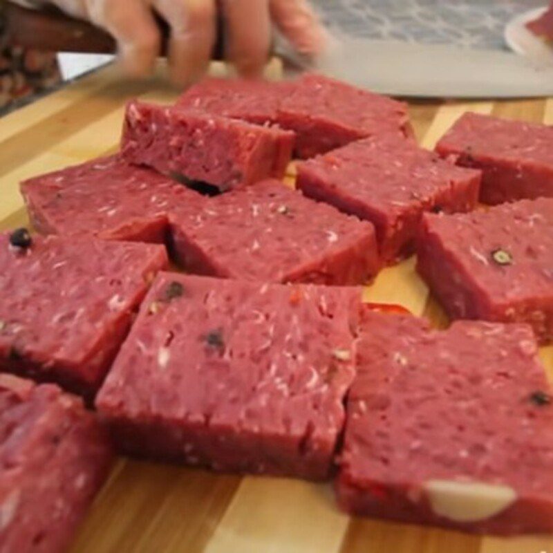 Step 4 Ferment the spring rolls and finish sour beef spring rolls from ground beef