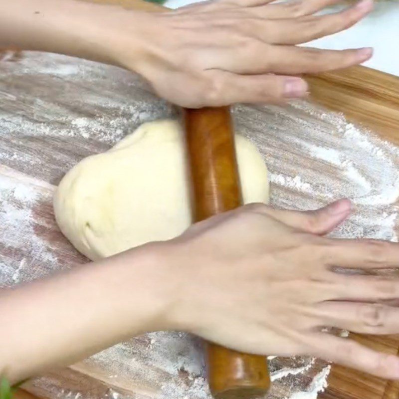 Step 2 Let the dough rise and flatten it for the salted egg dipping cake