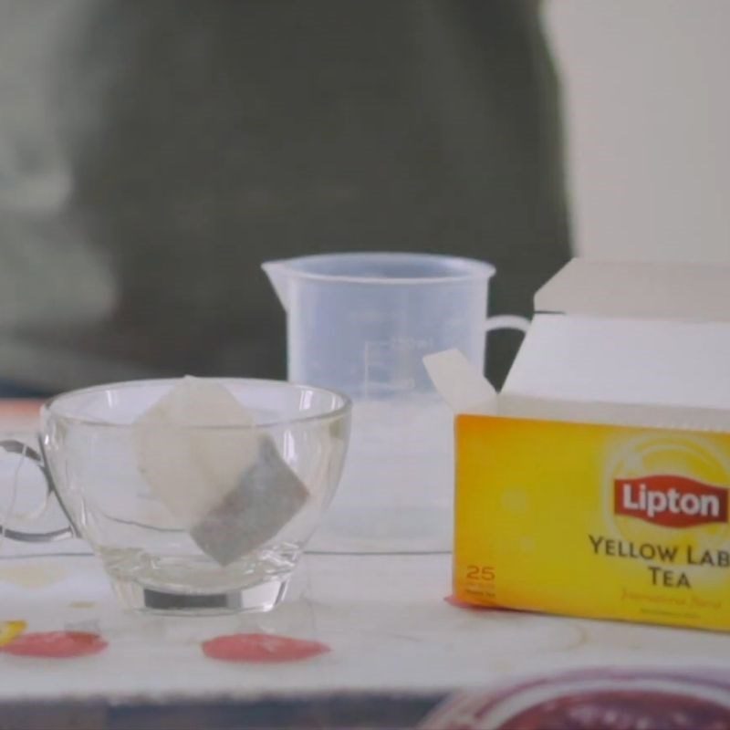 Step 1 Steep Lipton tea Hot Lipton milk tea