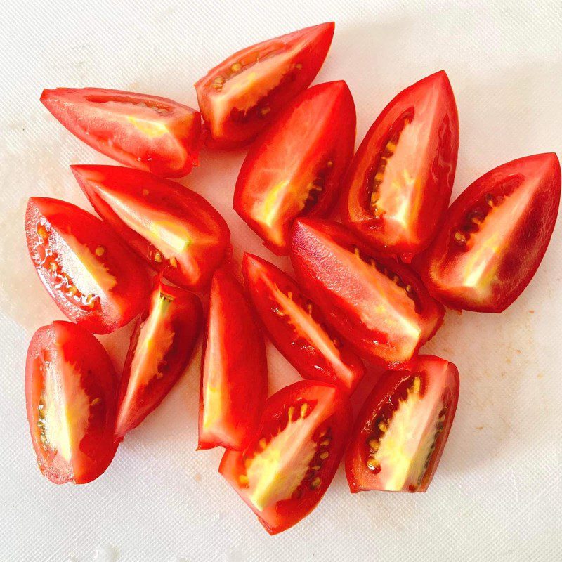 Step 1 Prepare the ingredients for Chicken Breast Stir-fried with Tomatoes