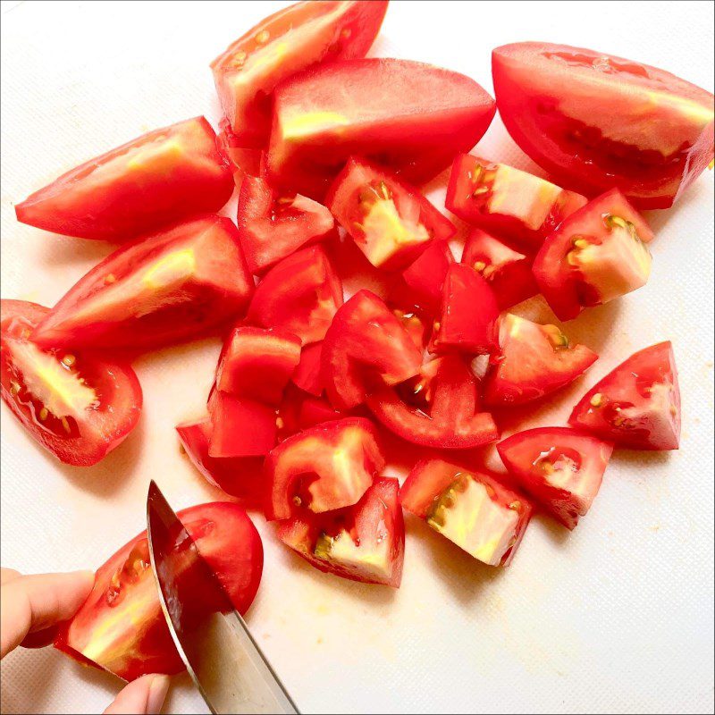 Step 1 Prepare the ingredients for Chicken Breast Stir-fried with Tomatoes