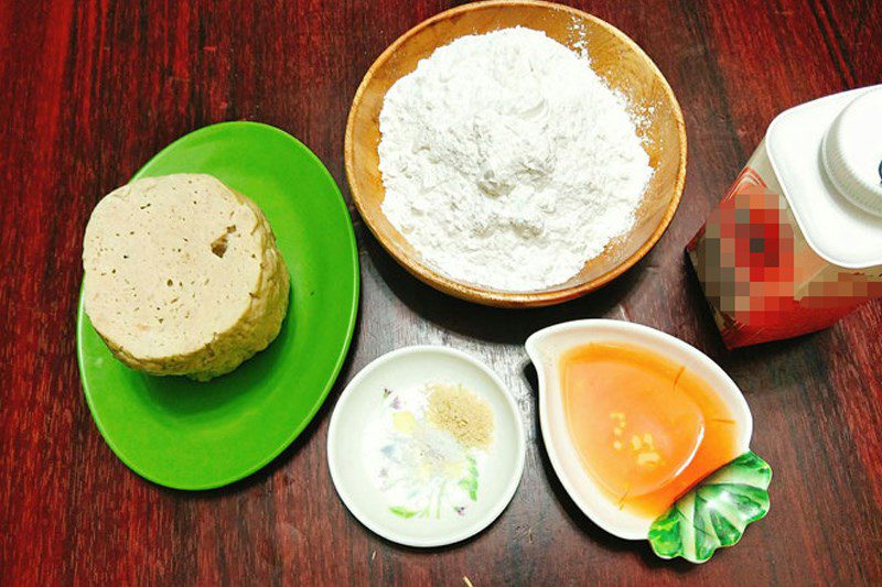 Ingredients for making sticky rice cakes