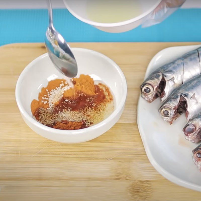 Step 2 Marinating the fish Fried mackerel with curry