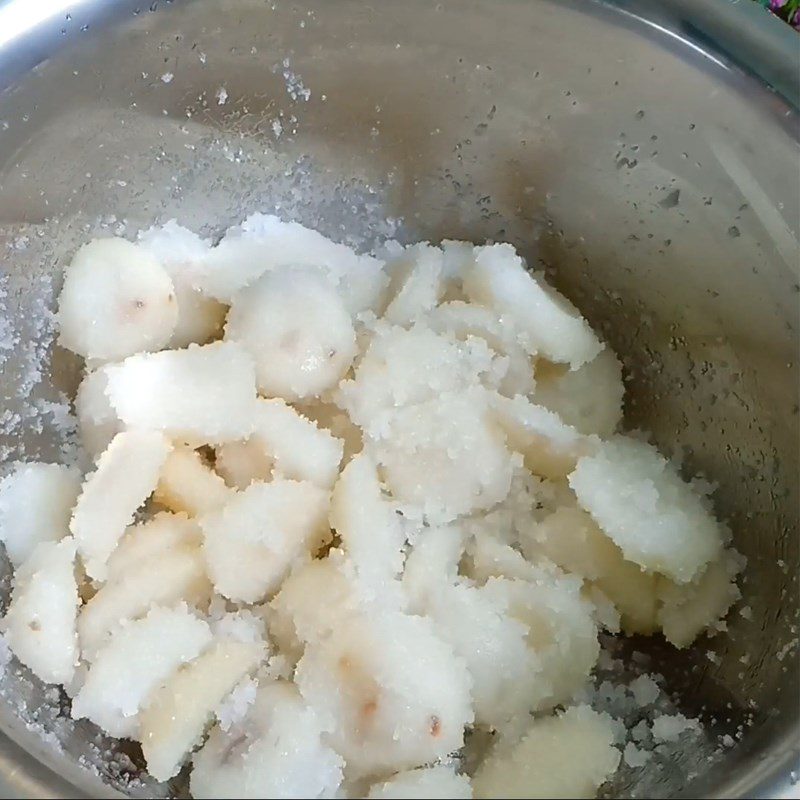 Step 3 Marinate the taro with sugar Taro jam