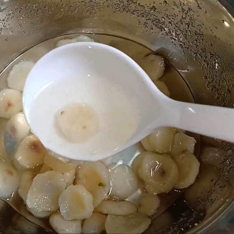 Step 3 Marinate taro with sugar