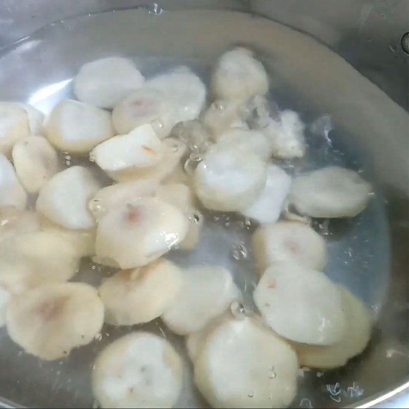 Step 3 Marinate the taro with sugar Taro jam