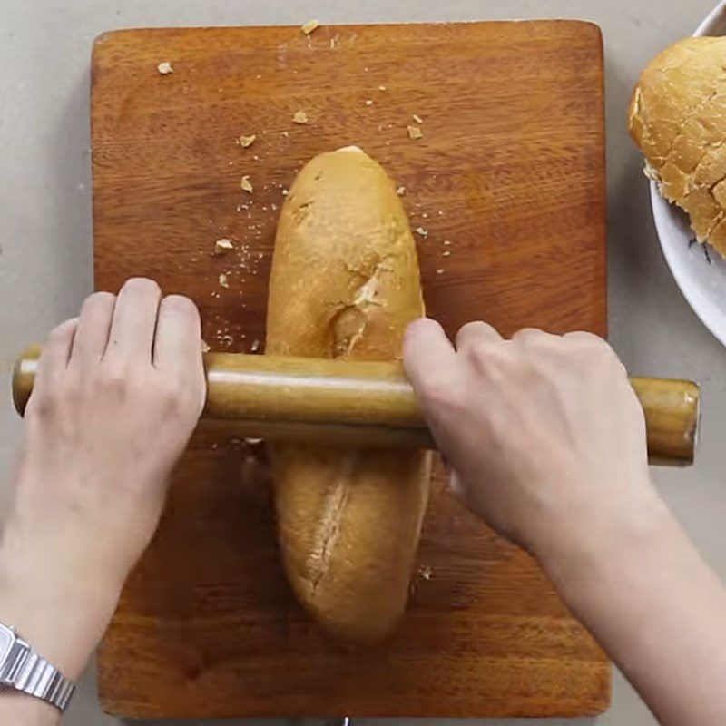 Step 1 Marinate the bread Grilled bread with salt and chili in a pan